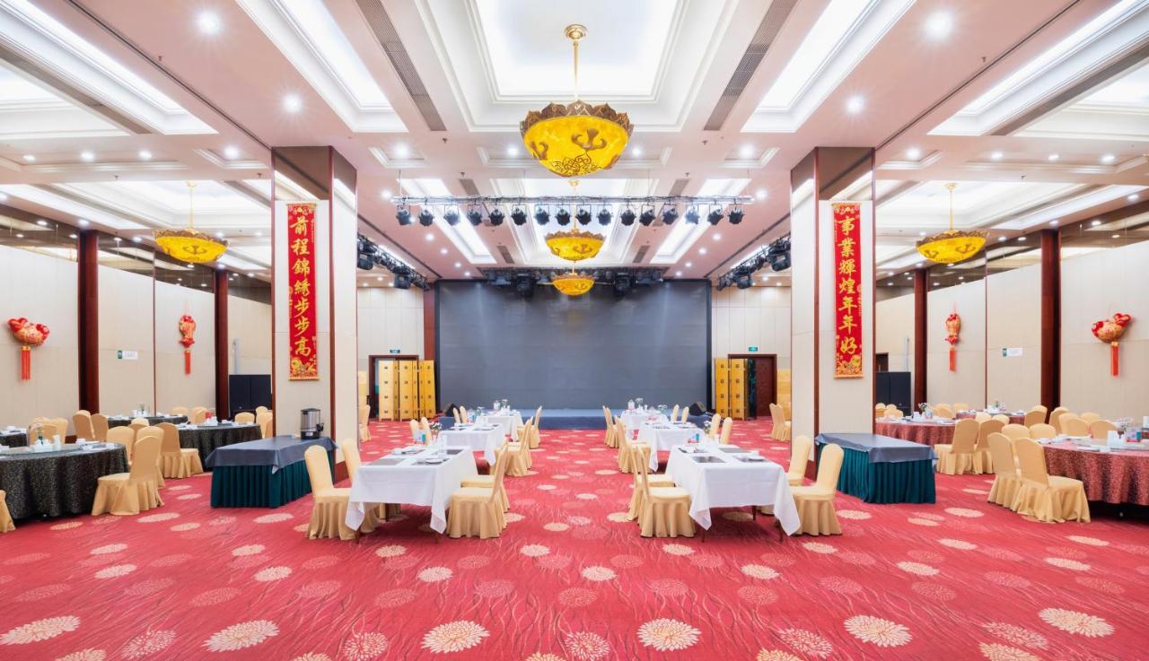 Inner Mongolia Grand Hotel Пекин Екстериор снимка